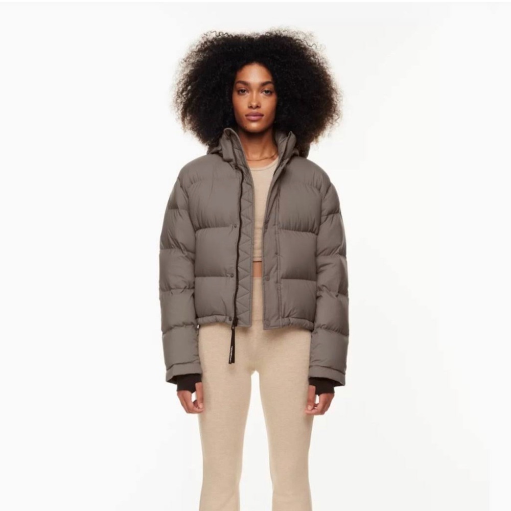Aritzia Super Puff Shorty